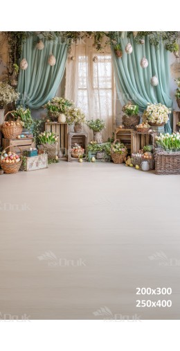 Tło fotograficzne „Miętowe zasłony z wiszącymi jajkami i koszami wielkanocnymi” | E648